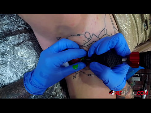 ❤️ Äärimmäisen tatuoitu hottie Sully Savage sai tatuoinnin klitorikseen ❤️❌  Seksi at fi.masseffect1.ru ❤